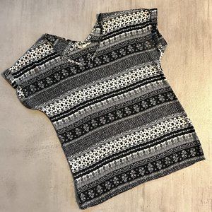 Pink Rose | Lightweight Short Sleeve Top | Black & White | Medium